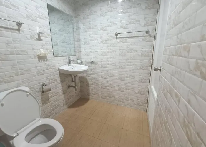 홈스테이 Merit Courtyard Suvarnabhumi House *