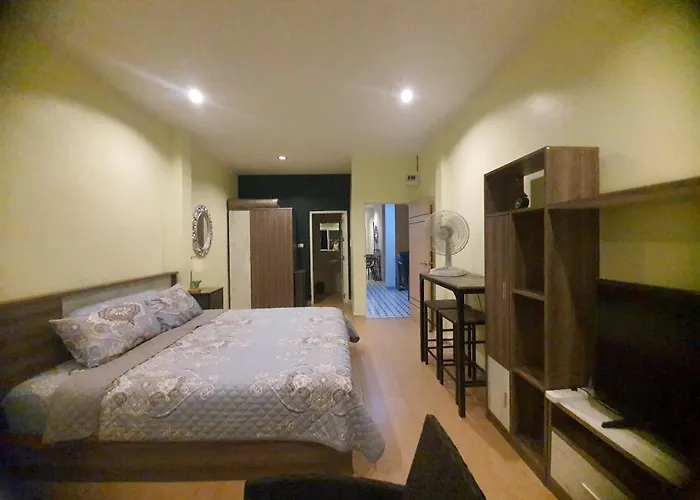 ホームステイ Merit Courtyard Suvarnabhumi House *