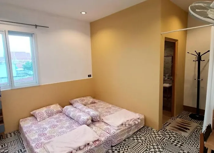 홈스테이 Merit Courtyard Suvarnabhumi House *