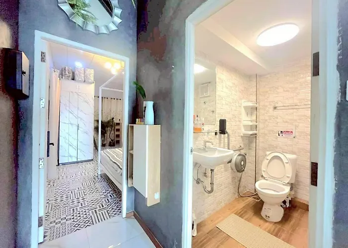 Merit Courtyard Suvarnabhumi House 홈스테이 방콕