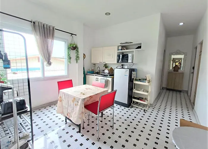 홈스테이 Merit Courtyard Suvarnabhumi House 방콕