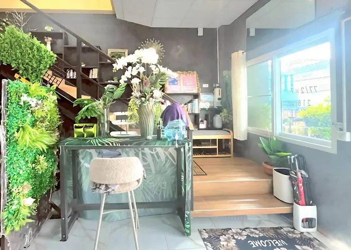 Merit Courtyard Suvarnabhumi House ホームステイ *