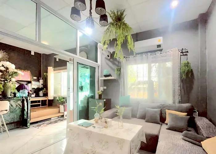 홈스테이 Merit Courtyard Suvarnabhumi House *