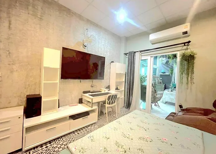 Merit Courtyard Suvarnabhumi House 홈스테이 방콕
