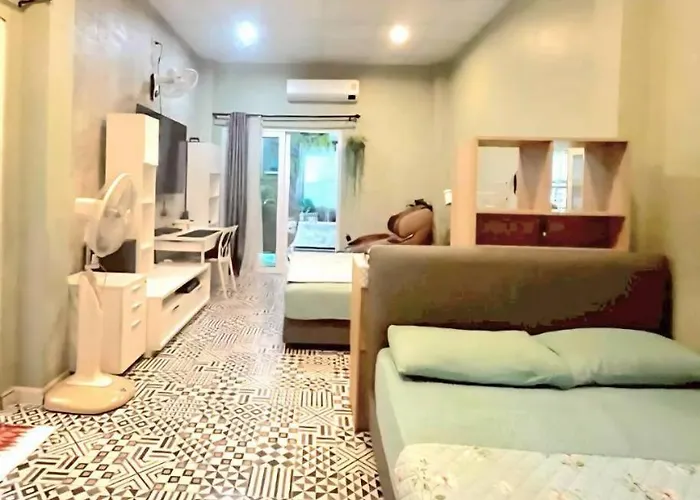 ホームステイ Merit Courtyard Suvarnabhumi House