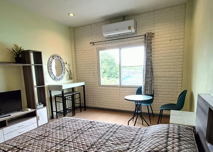 홈스테이 Merit Courtyard Suvarnabhumi House *