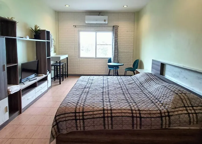 Merit Courtyard Suvarnabhumi House 홈스테이