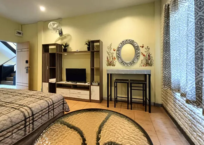 Merit Courtyard Suvarnabhumi House 홈스테이